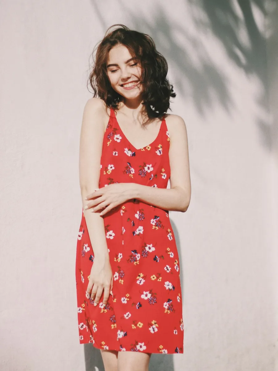 Vestido corto floreado de verano